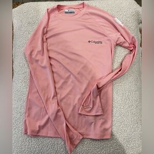 Light pink Columbia PFG shirt Size XS